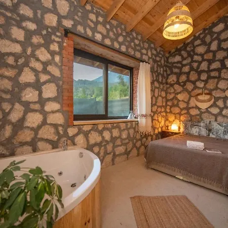 Hotel Havuzlu Jakuzili Luex Tas Village Kemer (Menekse Mahallesi)