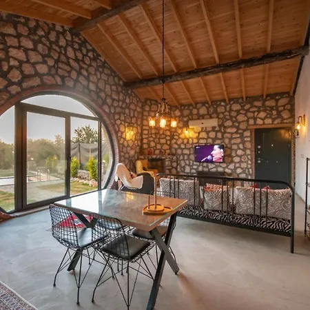 Havuzlu Jakuzili Luex Tas Village *