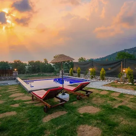 Havuzlu Jakuzili Luex Tas Village Hotel Kemer (Menekse Mahallesi)