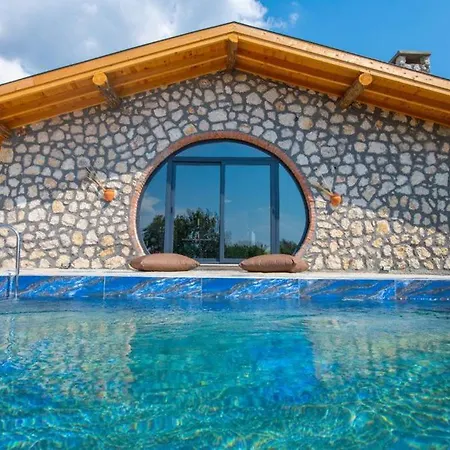 Havuzlu Jakuzili Luex Tas Village Hotel