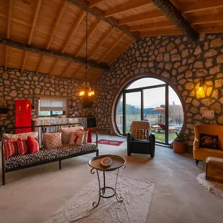 Havuzlu Jakuzili Luex Tas Village Отель