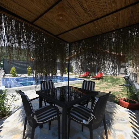 Havuzlu Jakuzili Luex Tas Village Villa *
